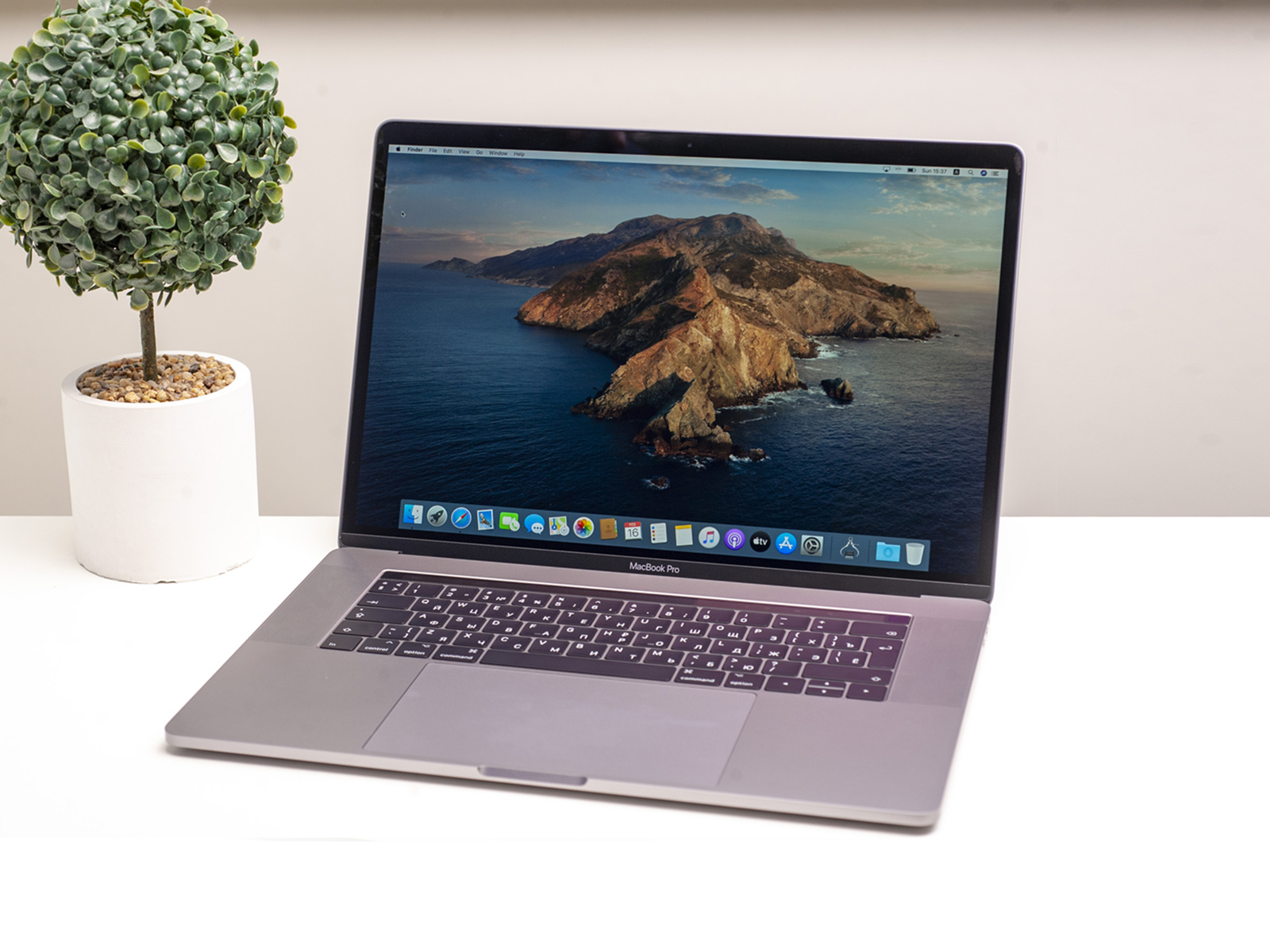 MacBook Pro 15 Space Gray 2020