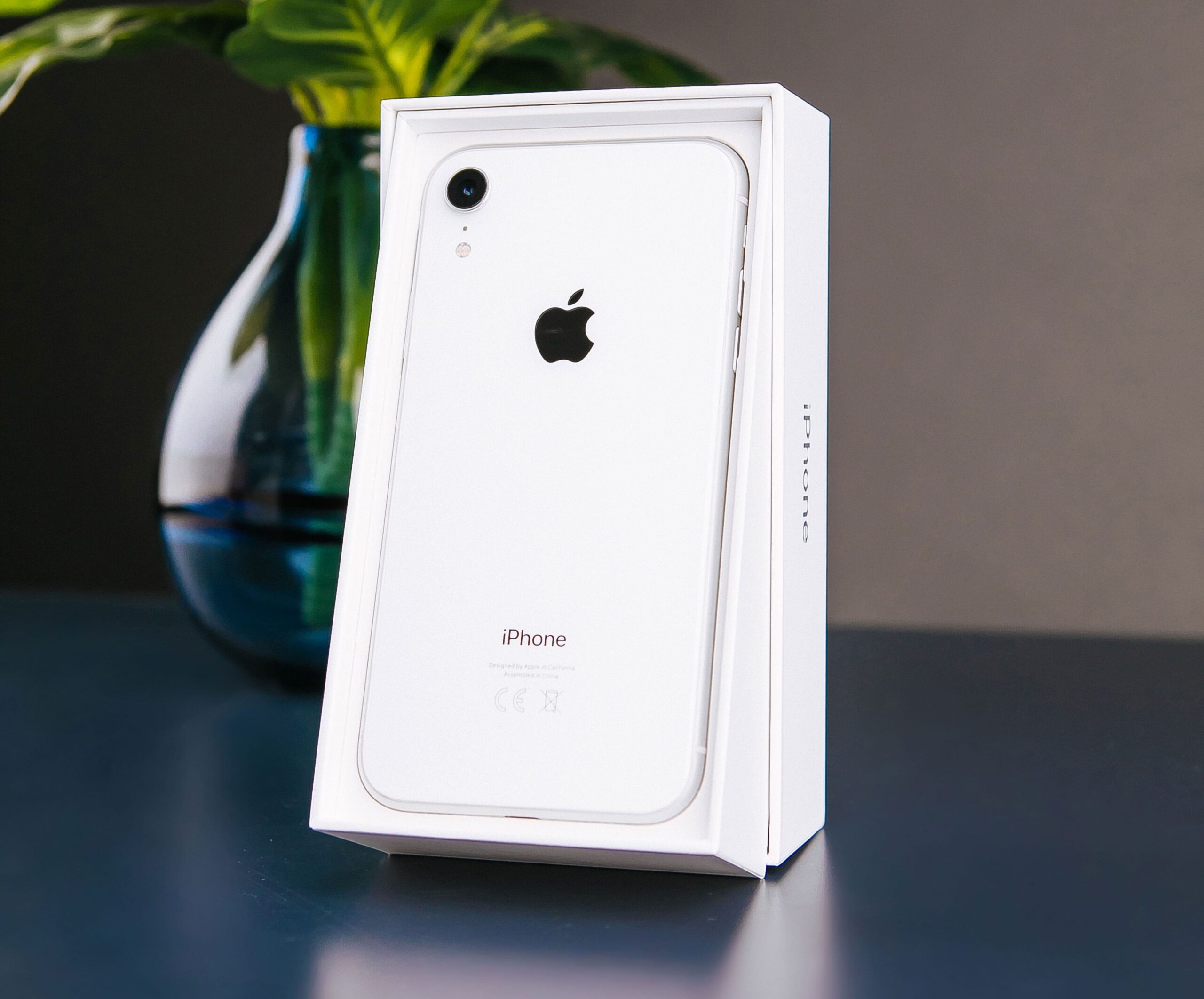 iPhone XR 256ГБ White